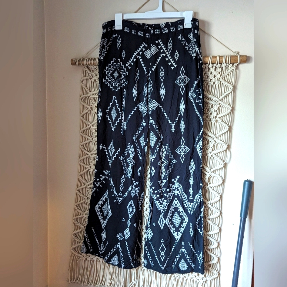 Billabong Surf Beach Pants Women's XL Black and White Aztec Flowy Wide Leg